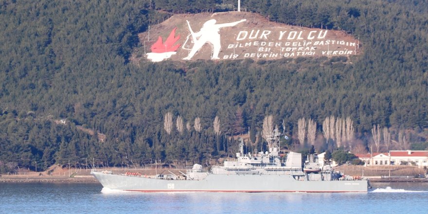 Rus askeri gemi Çanakkale’den geçti