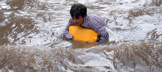 Pakistan'da tekne alabora oldu:17 ölü
