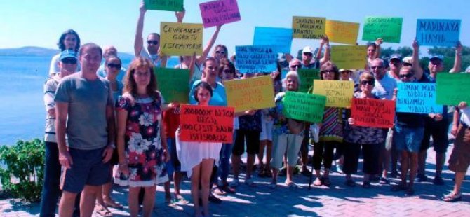 İzmir'de yat limanı projesi protesto edildi