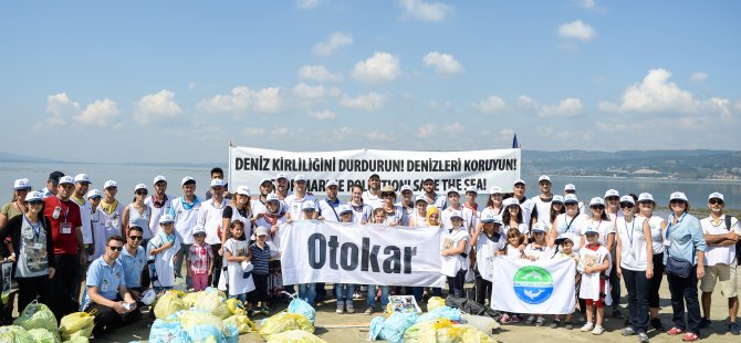 Otokar çalışanları Sapanca Gölü kıyısını temizledi