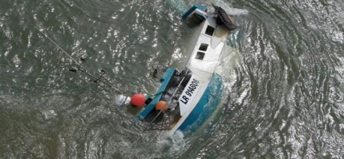 Endonezya'da tekne battı: 12 ölü