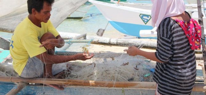 Balıkçı ağlarından halı yapıyorlar
