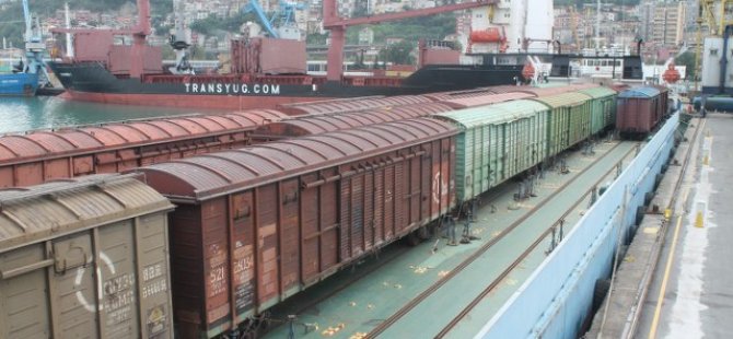 Ro-Ro gemisi fırtınadan nedeniyle Trabzon Limanı'na sığındı