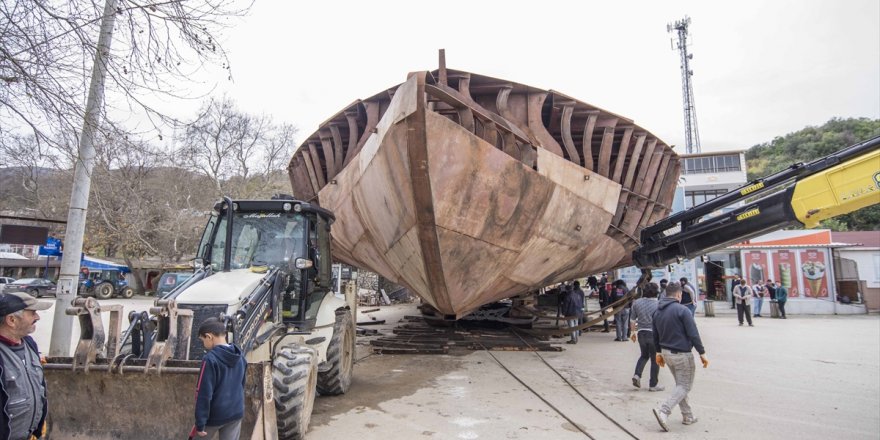 Balıkçı Teknesi 10 Saatte Limana Yürütüldü