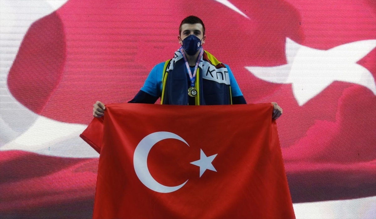 Milli yüzücü Emre Sakçı 12 yıllık Dünya Rekorunu Kırdı