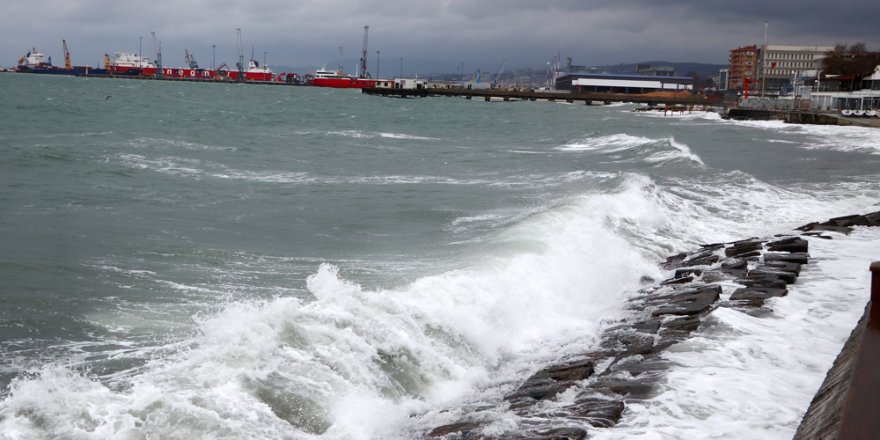 Marmara Denizi'nde Ulaşıma Poyraz Engeli