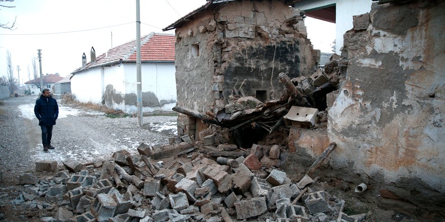 Kayseri'de Korkutan 4.9 Şiddetinde Deprem!