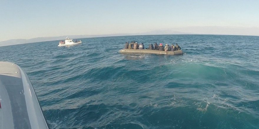 Türk Kara Sularına İtilen 36 Göçmen Kurtarıldı