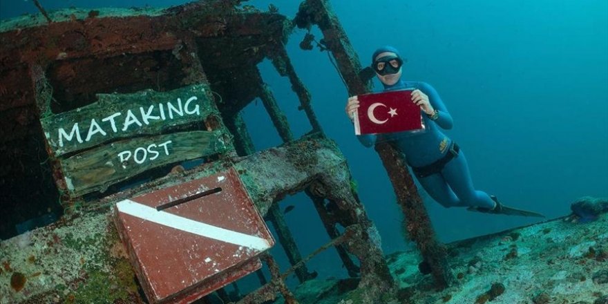 Şahika Ercümen Cumhurbaşkanı Erdoğan'a Denizin Altından Kartpostal Gönderdi