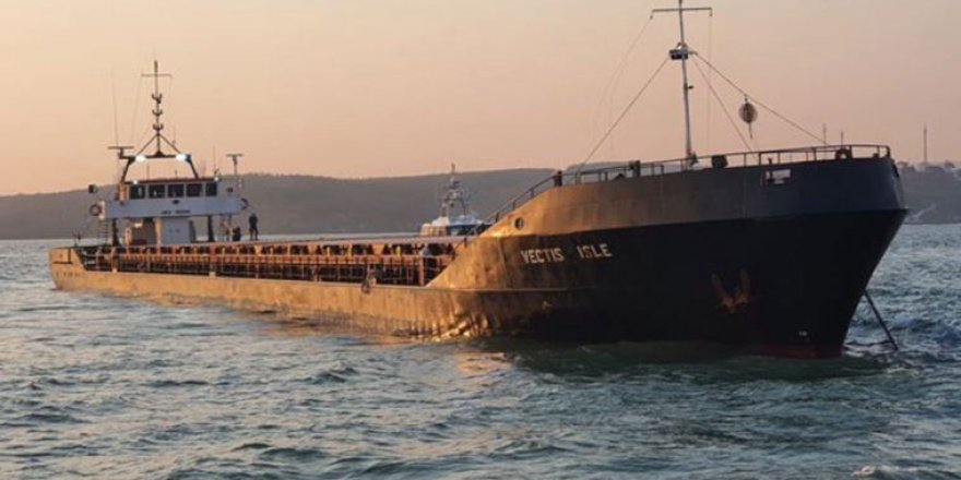 İstanbul Boğazı'nda Balıkçı Gemisi ile Çatışan Kargo Gemisi Kurtarıldı