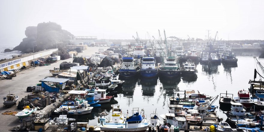Yoğun Sisin Görüldüğü İstanbul Boğazı'nda Balıkçılar Denize Açılamadı