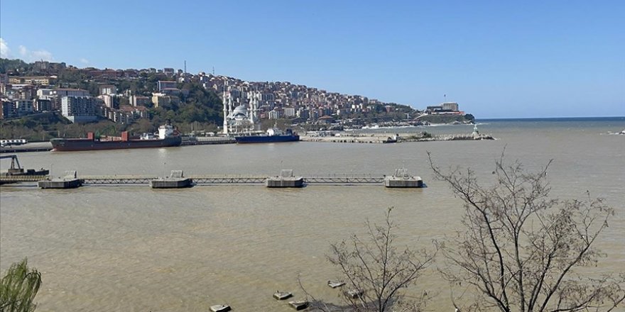 Zonguldak'ta Yağış Sonrası Denizin Rengi Değişti