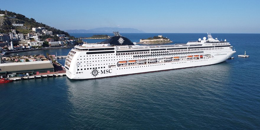 MSC Lirica 6 Yıl Sonra Kuşadası'na Geldi