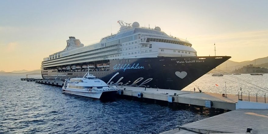 Mein Schiff Herz Kruvaziyer Gemisi Bodrum'a Geldi