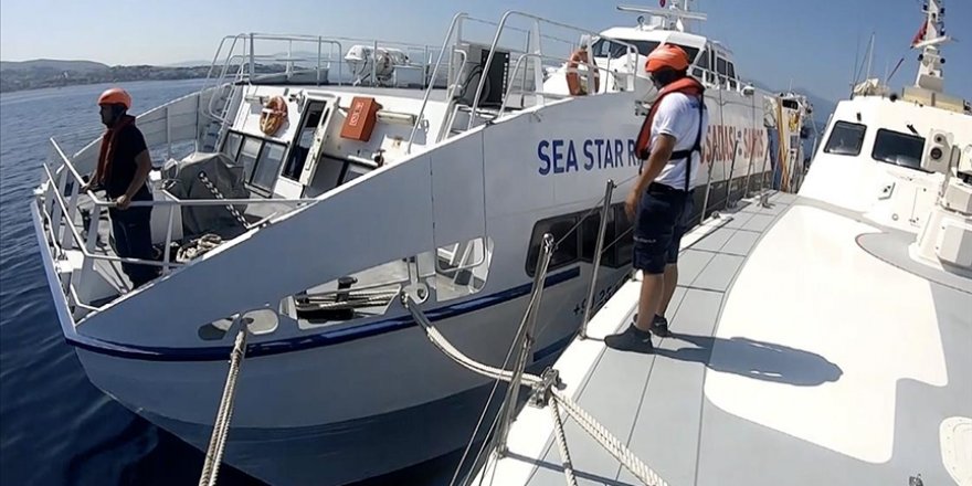 Su Alan Feribotu Sahil Güvenlik Komutanlığına Ait Botlar Kurtardı