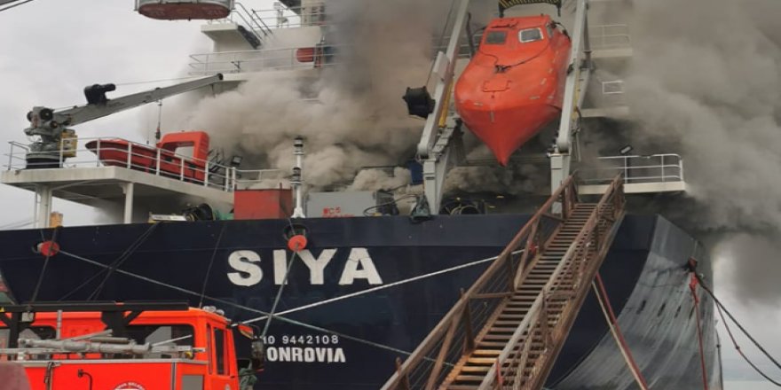 Yalova'da Konteyner Gemisinde Yangın Çıktı