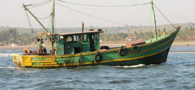 Hindistan'da tekne battı: 6 ölü
