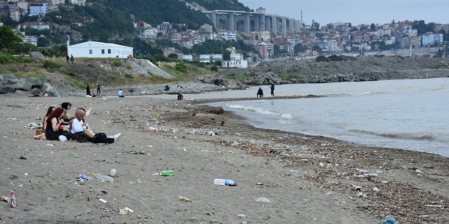 Karadeniz Kıyısında 23 İstasyonda Deniz Suyundaki Mikroplastik Kirlilik Araştırıldı