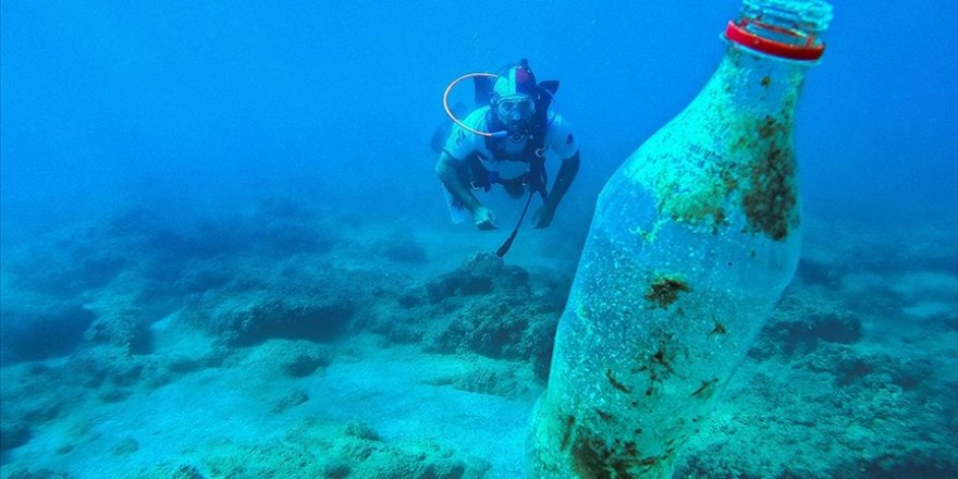 Doğu Akdeniz'de Gönüllü Dalgıçlar Su Altını Atıklardan Arındırıyor