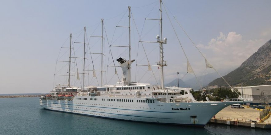 Dünyanın En Büyük Yelkenlilerinden Club Med 2, QTerminals Antalya’ya Demir Attı