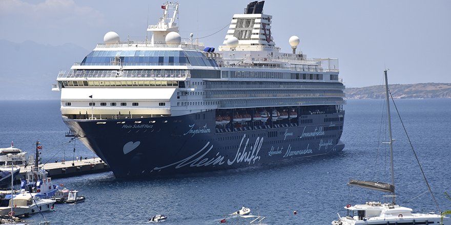 "Mein Schiff Herz" Kruvaziyer Gemisi Bodrum'da