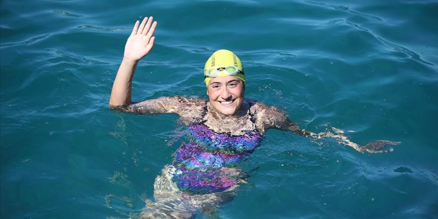 Genç Yüzücü Aysu Türkoğlu, Manş Denizi'ni Geçmeye Hazırlanıyor