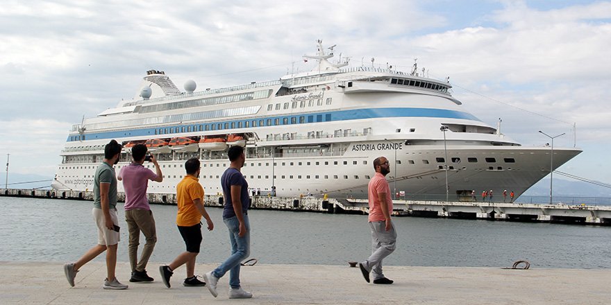 Kruvaziyer Gemisi Astoria Grande 607 Yolcusuyla Sinop'a Geldi