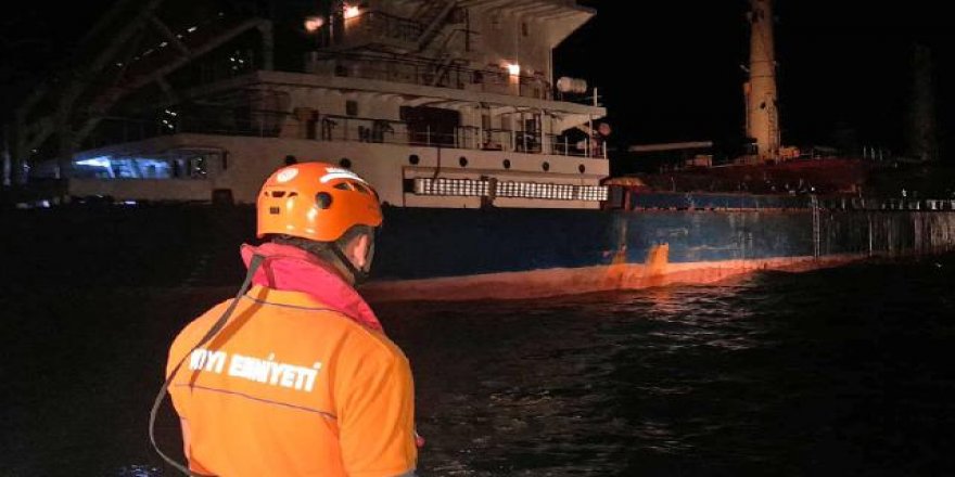 Çanakkale Boğazı'nda Arızalanan Gemi Kurtarıldı