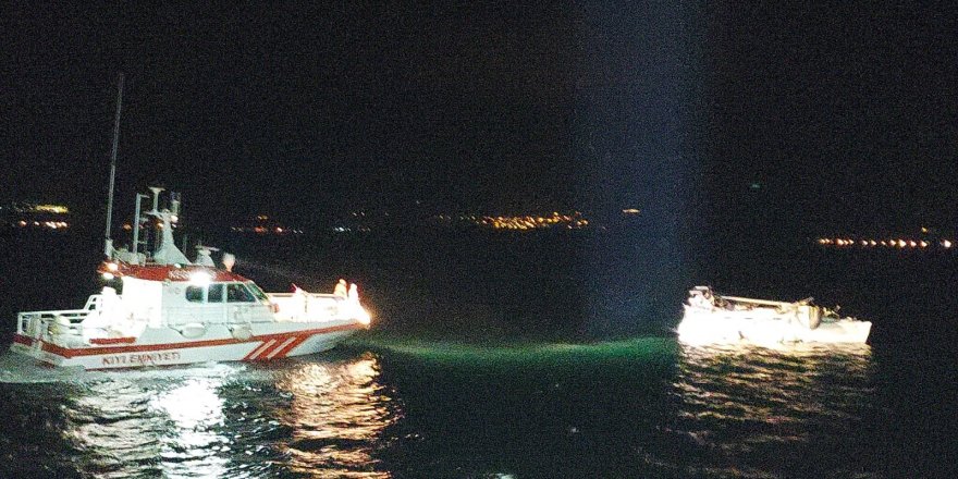 Çanakkale Boğazı'nda Tanker İle Tekne Çatıştı