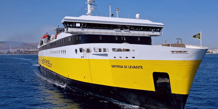 Selanik - İzmir Seferini Yapan İlk Gemi İzmir Limanı'na Yanaştı