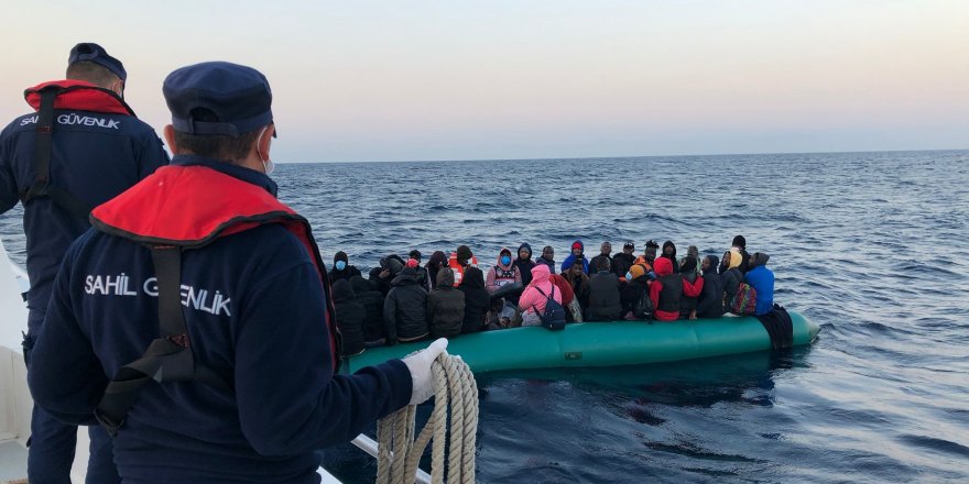 İzmir'de Geri İtilen 78 Göçmen Kurtarıldı