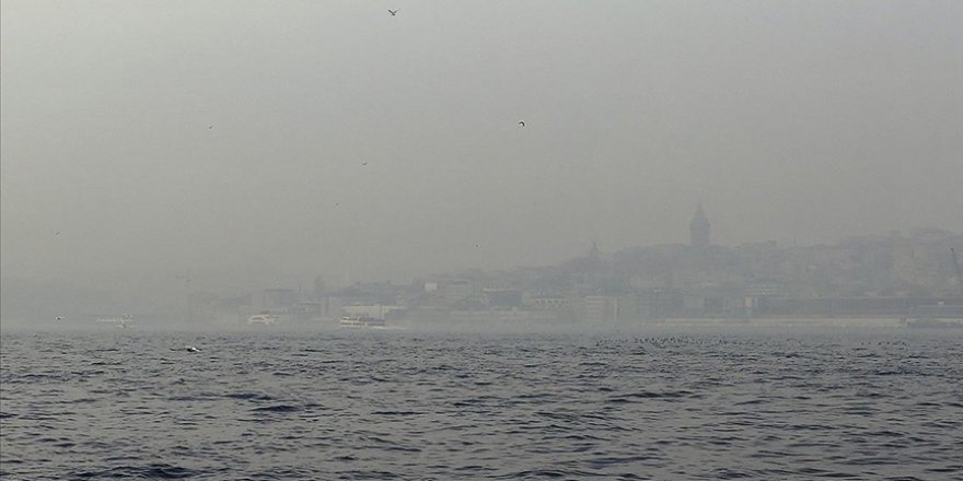 İstanbul Boğazı'nda Gemi Trafiği Askıya Alındı