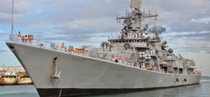 Hindistan'da donanmaya ait eğitim gemisi battı