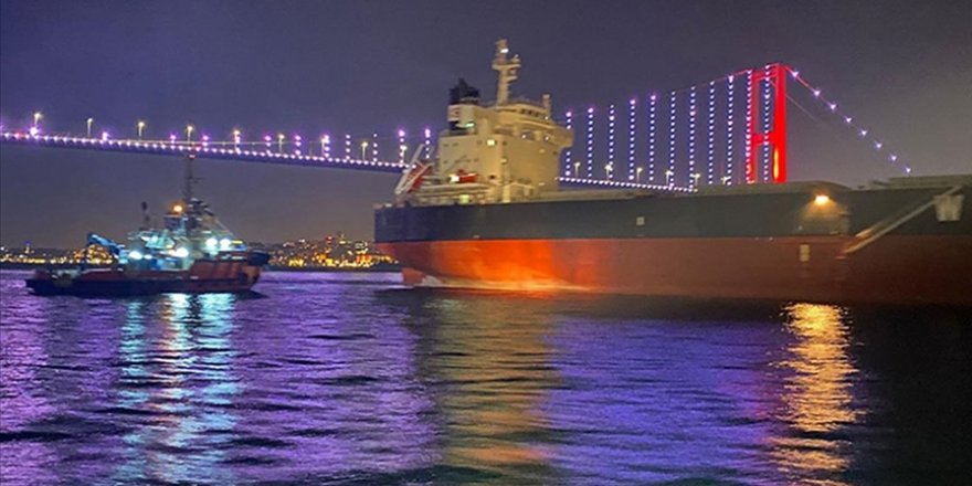 İstanbul Boğazı'nda Arızalanan Yük Gemisi Kurtarıldı