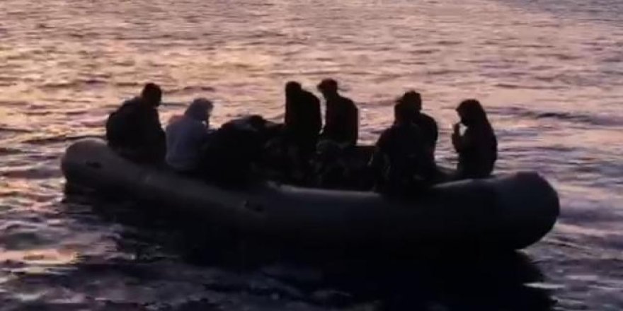 Ege Denizi'nde Düzensiz Göçmenleri Taşıyan Bot Battı, 1 Kişi Öldü