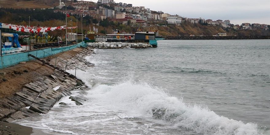 Tekirdağ'da Poyraz Deniz Ulaşımını Olumsuz Etkiliyor