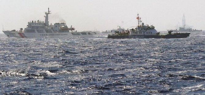Vietnam'da iki gemi çatıştı