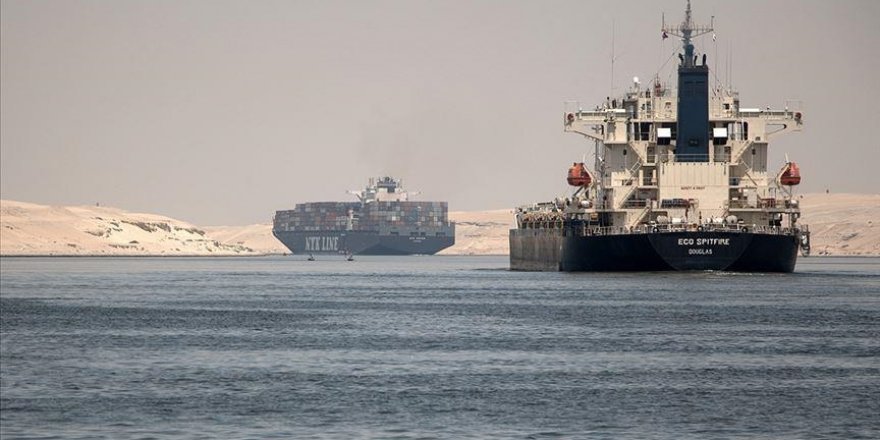 Süveyş Kanalı'nda Gemi Trafiği 2022'de Yüzde 15 Arttı