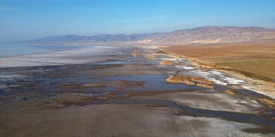 Tuz Gölü'nde Su Alanı Yüzde 10 Seviyelerine Düştü