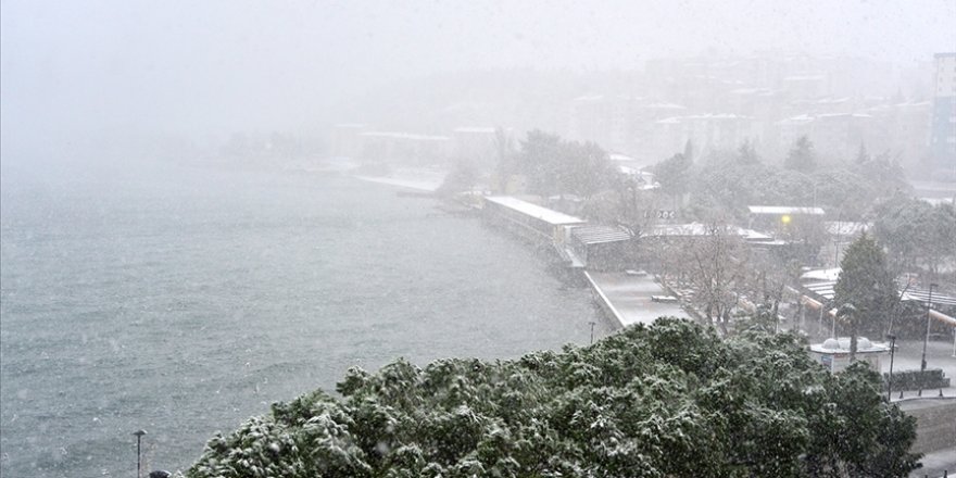 Çanakkale Boğazı'nda Transit Gemilere 'Kar' Engeli