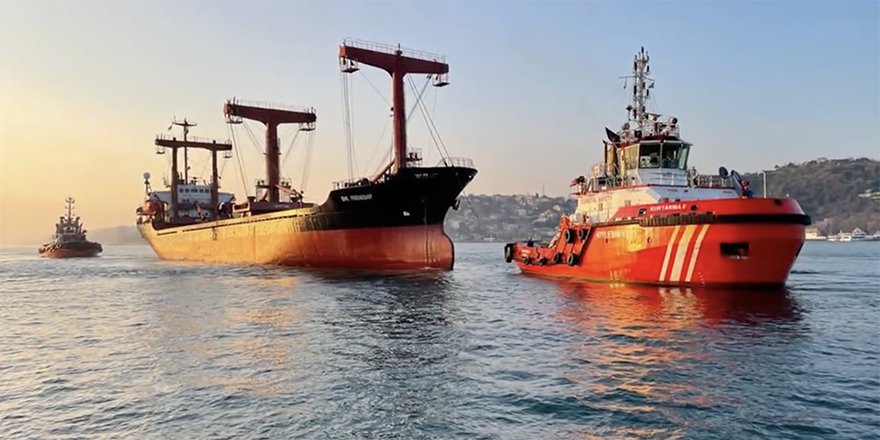 Makine Arızası Yapan Kargo Gemisi Büyükdere'ye Demirletildi