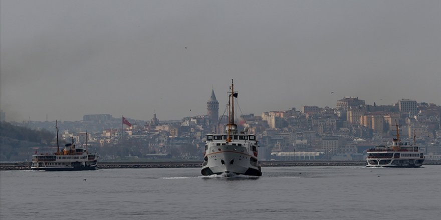 İstanbul'da Yoğun Sis Deniz Yolu Ulaşımını Etkiliyor