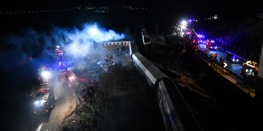 Yunanistan'da Tren Kazasında 32 Kişi Hayatını Kaybetti