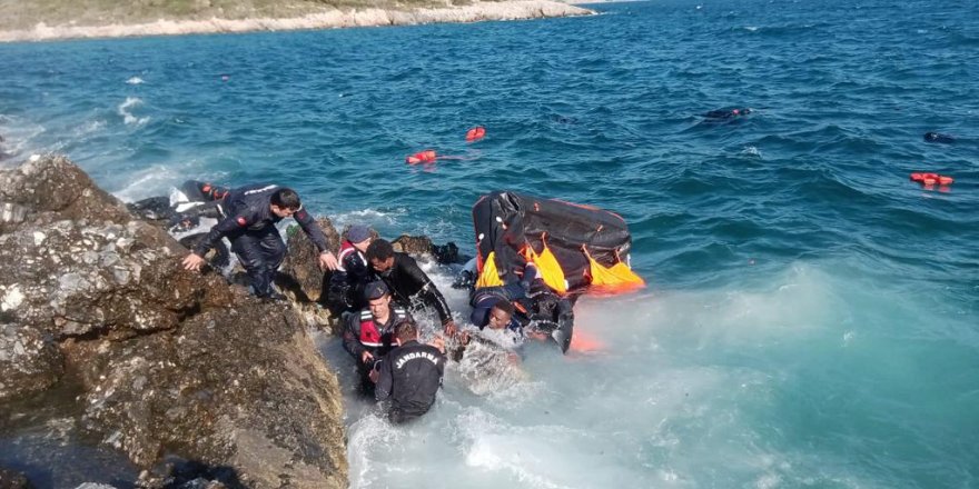 Kuşadası Açıklarına İtilen 38 Göçmen Kurtarıldı, 4'ünün Cesedine Ulaşıldı