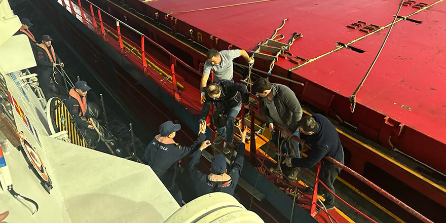 Marmaris Açıklarında Gemide Rahatsızlanan Personel Tahliye Edildi