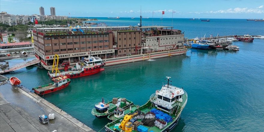 İskenderun'daki Depremzedeler Süheyla Sultan Gemisinde Konaklıyor