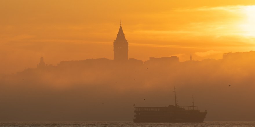 İstanbul Boğazı'nda Sis Nedeniyle Görüş Mesafesi Düştü