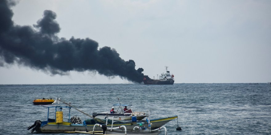 Tanker Alevler içinde Kaldı! 3 Mürettebat Kayıp