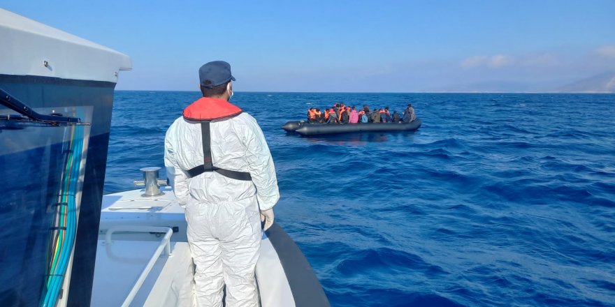 İzmir Açıklarında 59 Düzensiz Göçmen Kurtarıldı