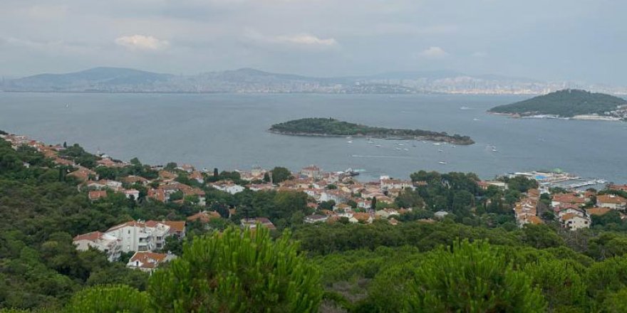 Burgazada Önlerinde Arıza Yapan Tekne Kurtarıldı